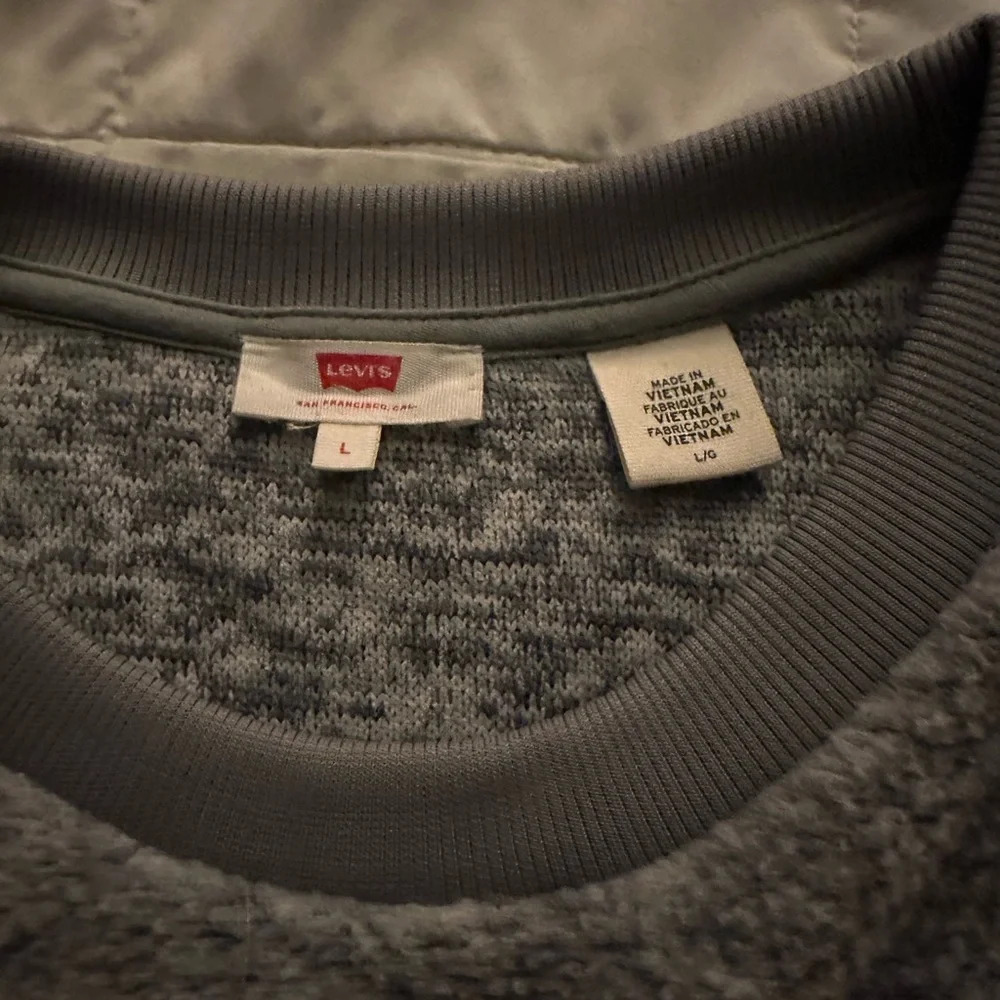 Levi’s fleece crewneck sweatshirt, large - Picture 2 of 4